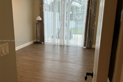 House in Pembroke Pines, Florida 4 bedrooms, 275.46 sq.m. № 2045561 - photo 17