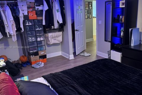 House in Pembroke Pines, Florida 4 bedrooms, 275.46 sq.m. № 2045561 - photo 28