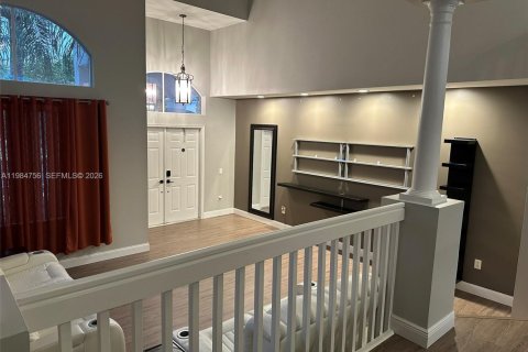 House in Pembroke Pines, Florida 4 bedrooms, 275.46 sq.m. № 2045561 - photo 3