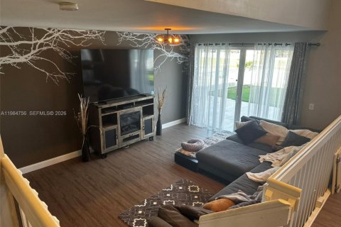 House in Pembroke Pines, Florida 4 bedrooms, 275.46 sq.m. № 2045561 - photo 13