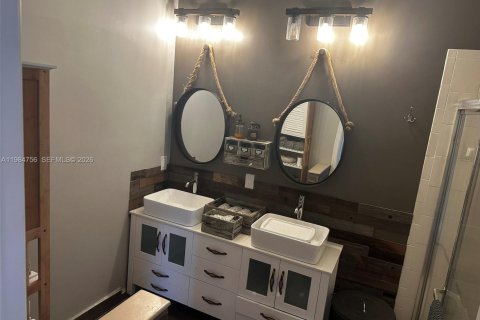 House in Pembroke Pines, Florida 4 bedrooms, 275.46 sq.m. № 2045561 - photo 18