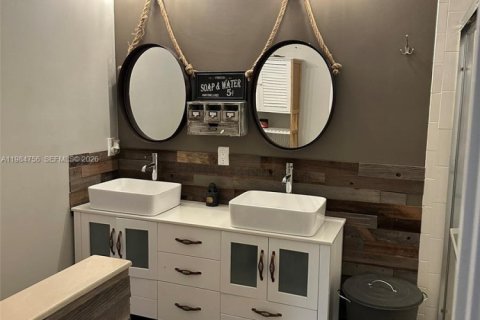 House in Pembroke Pines, Florida 4 bedrooms, 275.46 sq.m. № 2045561 - photo 19