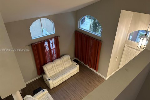 House in Pembroke Pines, Florida 4 bedrooms, 275.46 sq.m. № 2045561 - photo 5