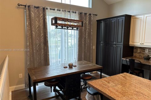 House in Pembroke Pines, Florida 4 bedrooms, 275.46 sq.m. № 2045561 - photo 8