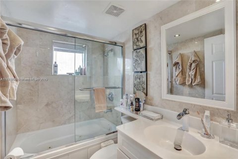Condominio en venta en Miami Beach, Florida, 2 dormitorios, 114.27 m2 № 1863597 - foto 6