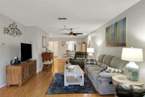 Condo in Palm Harbor, Florida, 2 bedrooms  № 1857819 - photo 11