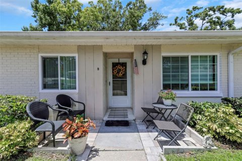 Condo in Palm Harbor, Florida, 2 bedrooms  № 1857819 - photo 1