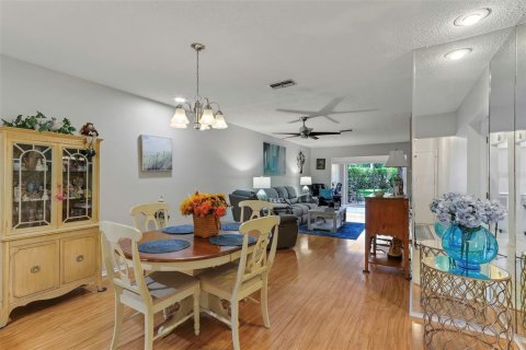 Condo in Palm Harbor, Florida, 2 bedrooms  № 1857819 - photo 8