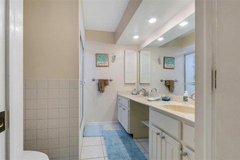 Condo in Palm Harbor, Florida, 2 bedrooms  № 1857819 - photo 19