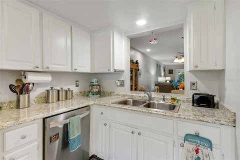 Condo in Palm Harbor, Florida, 2 bedrooms  № 1857819 - photo 14