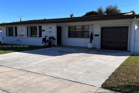 House in Miami, Florida 4 bedrooms, 130.16 sq.m. № 1996242