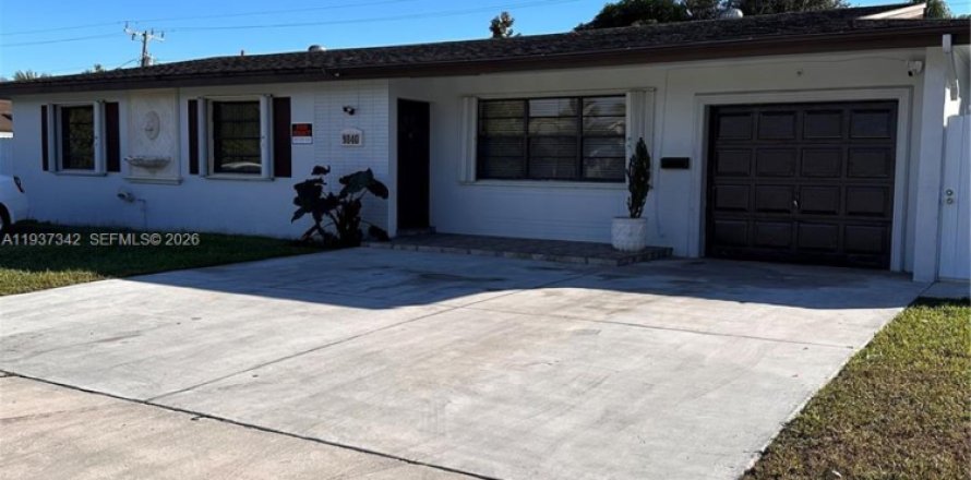 House in Miami, Florida 4 bedrooms, 130.16 sq.m. № 1996242