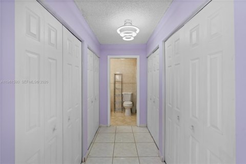 Condo in Miami, Florida, 3 bedrooms  № 2025070 - photo 27