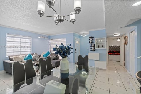 Condo in Miami, Florida, 3 bedrooms  № 2025070 - photo 11