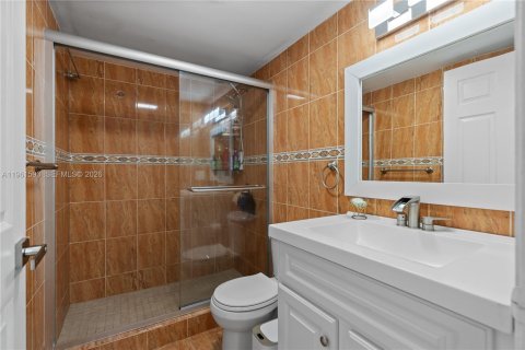 Condo in Miami, Florida, 3 bedrooms  № 2025070 - photo 21