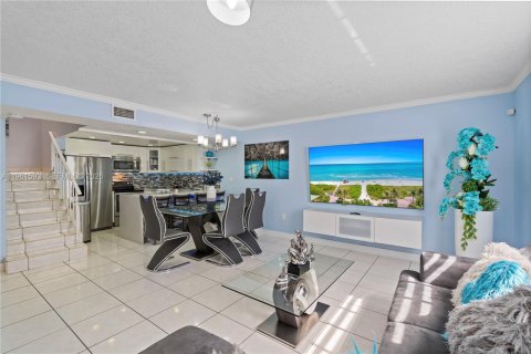 Condo in Miami, Florida, 3 bedrooms  № 2025070 - photo 6