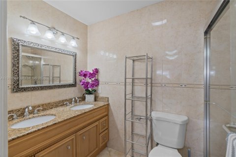 Condo in Miami, Florida, 3 bedrooms  № 2025070 - photo 28