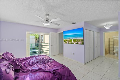 Condo in Miami, Florida, 3 bedrooms  № 2025070 - photo 26