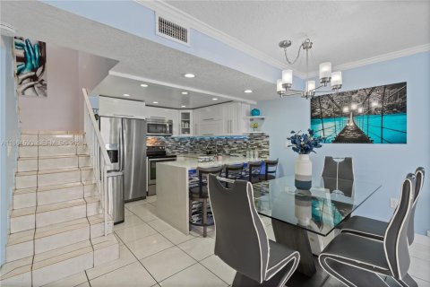 Condo in Miami, Florida, 3 bedrooms  № 2025070 - photo 10