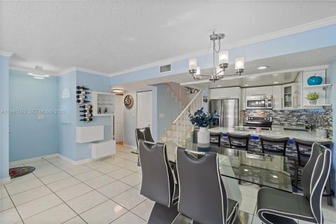 Condo in Miami, Florida, 3 bedrooms  № 2025070 - photo 16