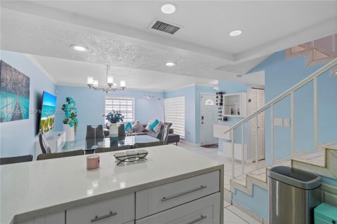 Condo in Miami, Florida, 3 bedrooms  № 2025070 - photo 14