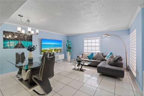 Condo in Miami, Florida, 3 bedrooms  № 2025070 - photo 8
