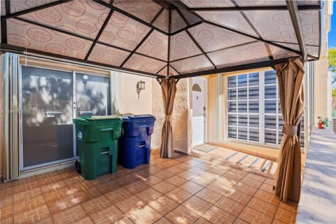 Condo in Miami, Florida, 3 bedrooms  № 2025070 - photo 5