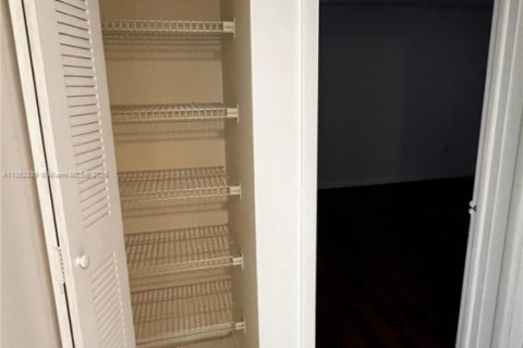 Condominio en venta en Hialeah, Florida, 2 dormitorios, 80.82 m2 № 1890977 - foto 14