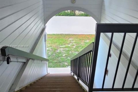 Condominio en venta en Hialeah, Florida, 2 dormitorios, 80.82 m2 № 1890977 - foto 24
