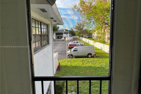 Condominio en venta en Hialeah, Florida, 2 dormitorios, 80.82 m2 № 1890977 - foto 22