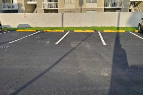 Condominio en venta en Hialeah, Florida, 2 dormitorios, 80.82 m2 № 1890977 - foto 28