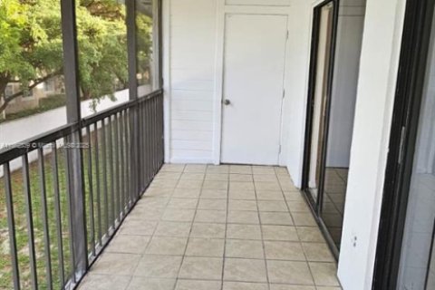 Condominio en venta en Hialeah, Florida, 2 dormitorios, 80.82 m2 № 1890977 - foto 23