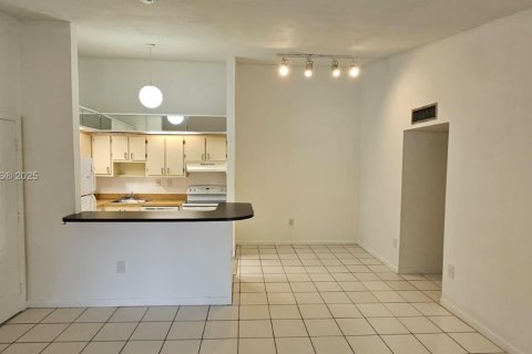 Condominio en venta en Hialeah, Florida, 2 dormitorios, 80.82 m2 № 1890977 - foto 5