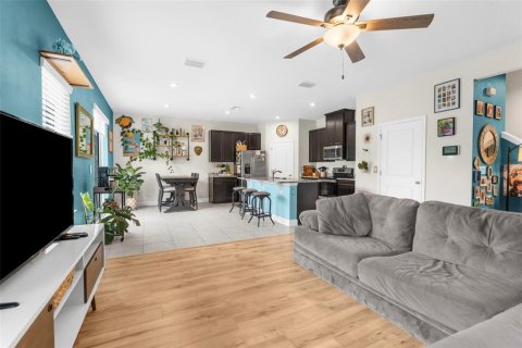 House in Land O' Lakes, Florida 3 bedrooms, 171.68 sq.m. № 1915313 - photo 6