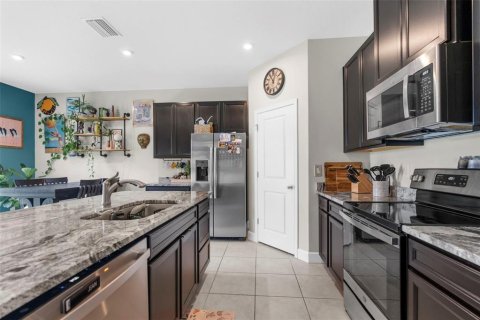 House in Land O' Lakes, Florida 3 bedrooms, 171.68 sq.m. № 1915313 - photo 12