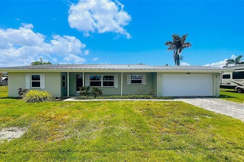 House in Punta Gorda, Florida 2 bedrooms, 186.73 sq.m. № 1797936 - photo 7