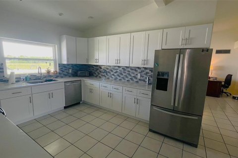 House in Punta Gorda, Florida 2 bedrooms, 186.73 sq.m. № 1797936 - photo 10