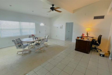 House in Punta Gorda, Florida 2 bedrooms, 186.73 sq.m. № 1797936 - photo 9