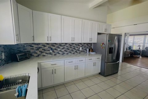 House in Punta Gorda, Florida 2 bedrooms, 186.73 sq.m. № 1797936 - photo 11