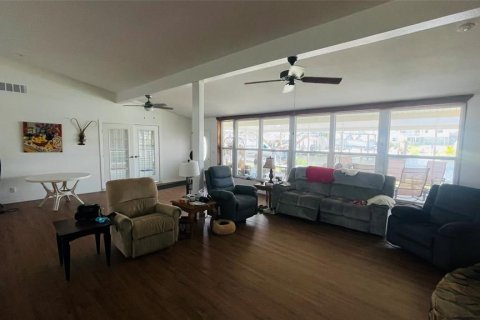 House in Punta Gorda, Florida 2 bedrooms, 186.73 sq.m. № 1797936 - photo 13