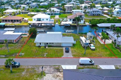 House in Punta Gorda, Florida 2 bedrooms, 186.73 sq.m. № 1797936 - photo 1