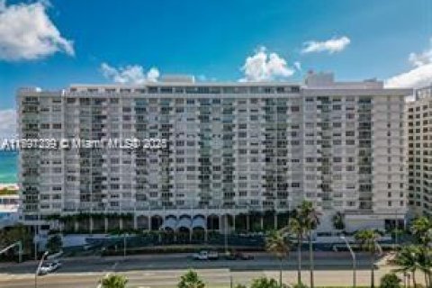 Condo in Miami Beach, Florida, 1 bedroom  № 1688902 - photo 28