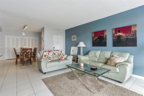 Condo in Miami Beach, Florida, 1 bedroom  № 1688902 - photo 14