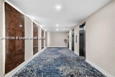 Condo in Miami Beach, Florida, 1 bedroom  № 1688902 - photo 25