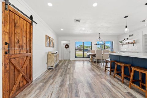 Villa ou maison à louer à Cutler Bay, Floride: 3 chambres, 138.42 m2 № 1971500 - photo 13