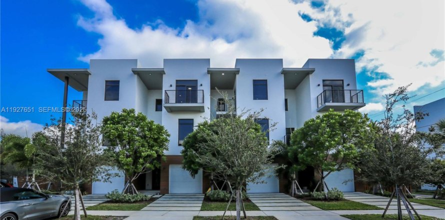 Propiedad comercial en Hollywood, Florida 762.08 m2 № 1987991