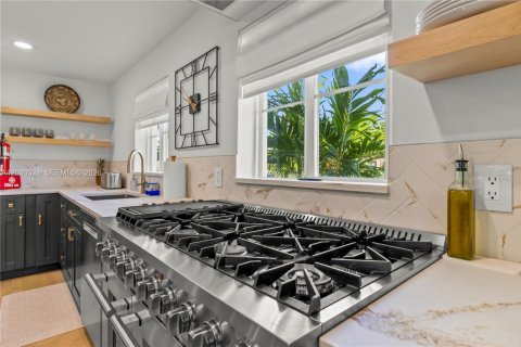 Купить виллу или дом в Лайтхаус-Пойнт, Флорида 4 спальни, 254.18м2, № 2083893 - фото 5