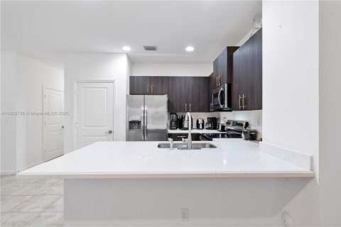 Adosado en venta en Lauderhill, Florida, 3 dormitorios, 138.98 m2 № 1934598 - foto 12