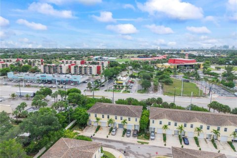 Adosado en venta en Lauderhill, Florida, 3 dormitorios, 138.98 m2 № 1934598 - foto 3