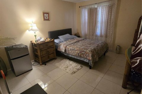 Condo in Pembroke Pines, Florida, 2 bedrooms № 2029158 - photo 14
